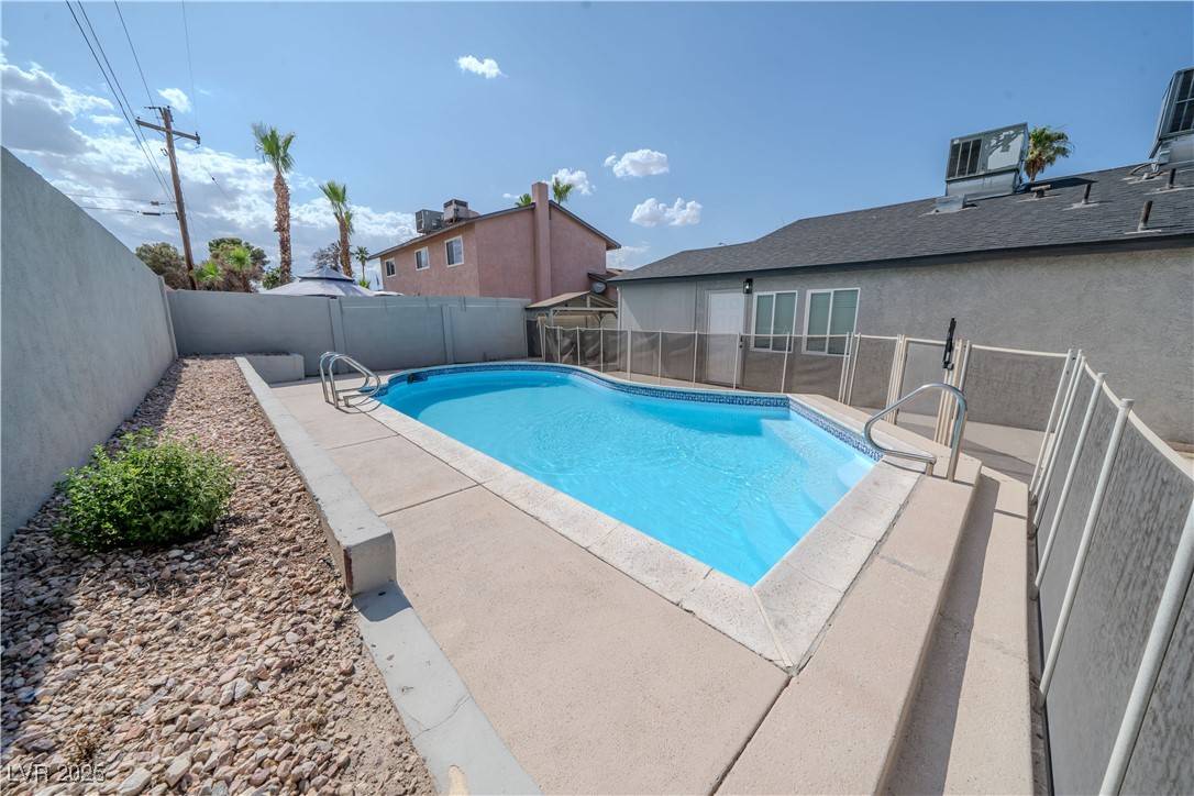 Las Vegas, NV 89119,1671 Sandalwood LN
