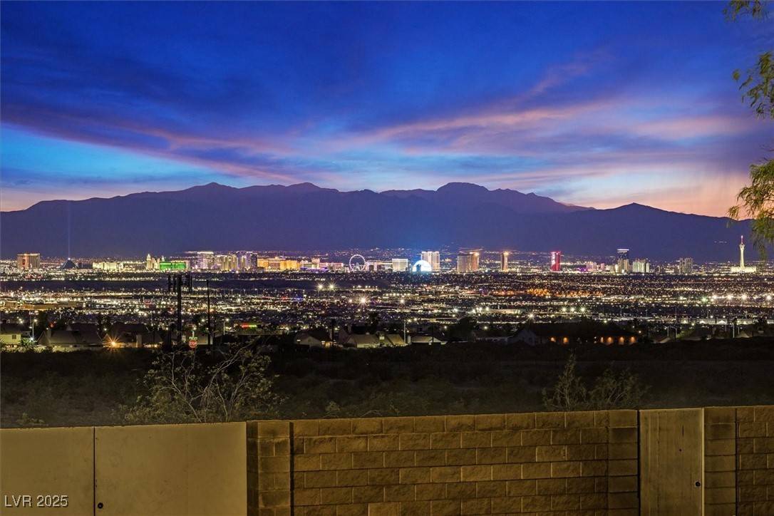 Henderson, NV 89015,156 N Parawan ST