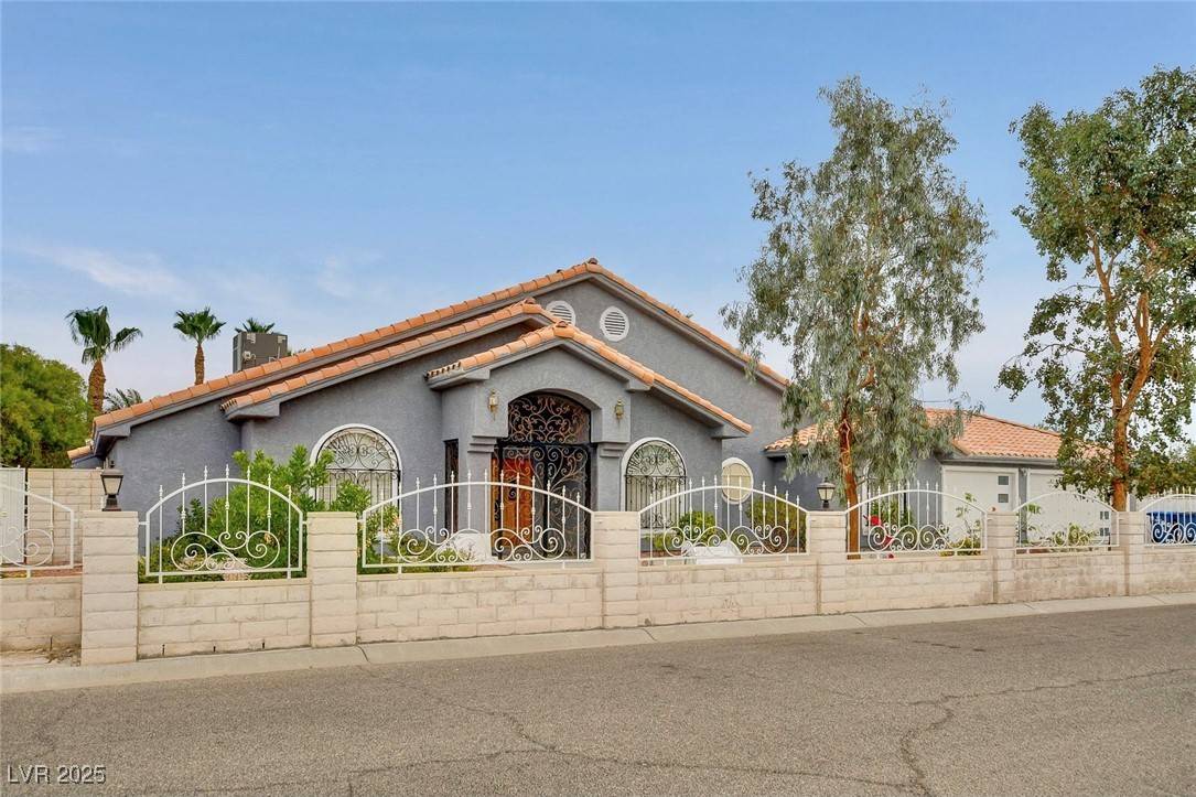 Las Vegas, NV 89117,1970 Del Font CT