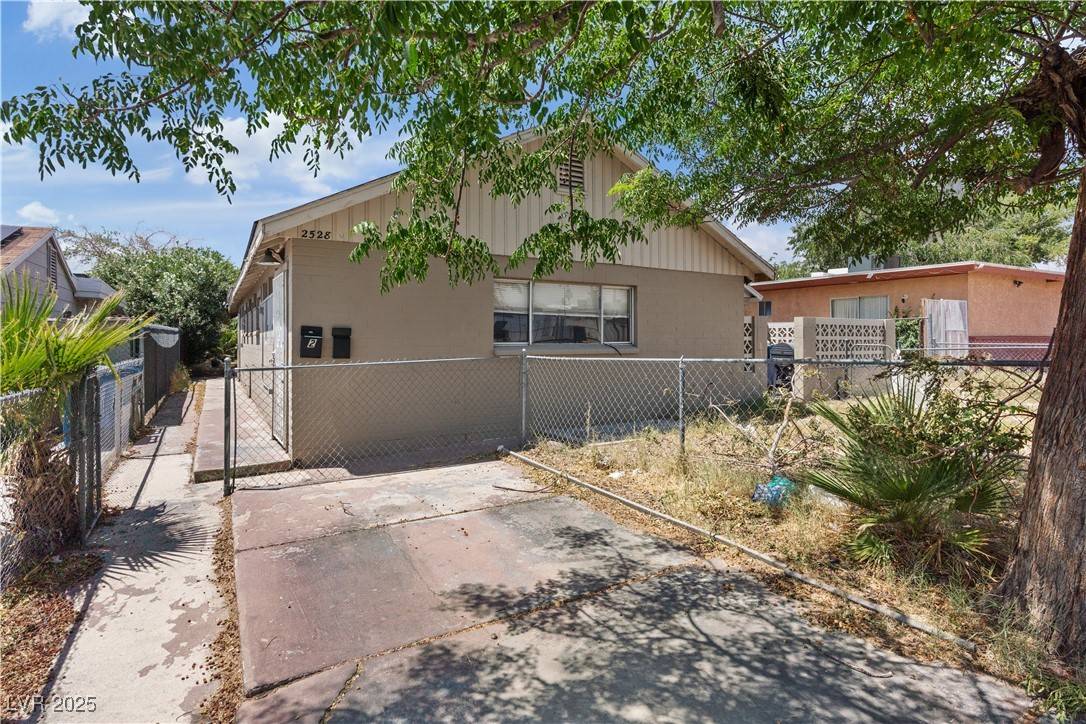 Las Vegas, NV 89101,2528 Sunrise AVE