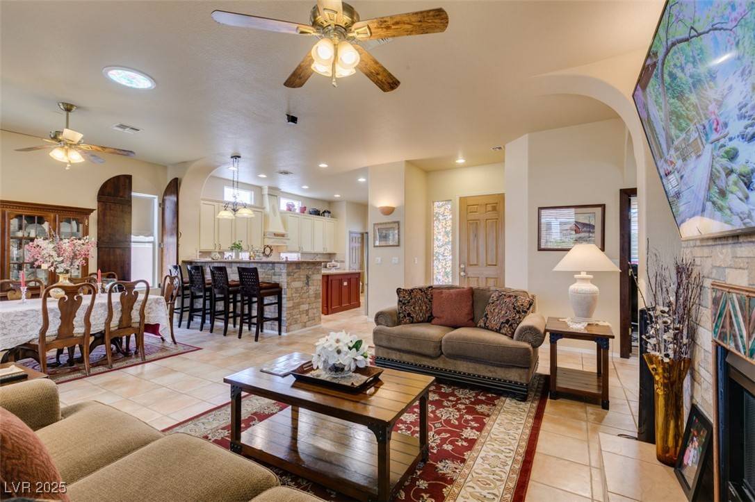 Henderson, NV 89012,561 CARMEL VALLEY ST