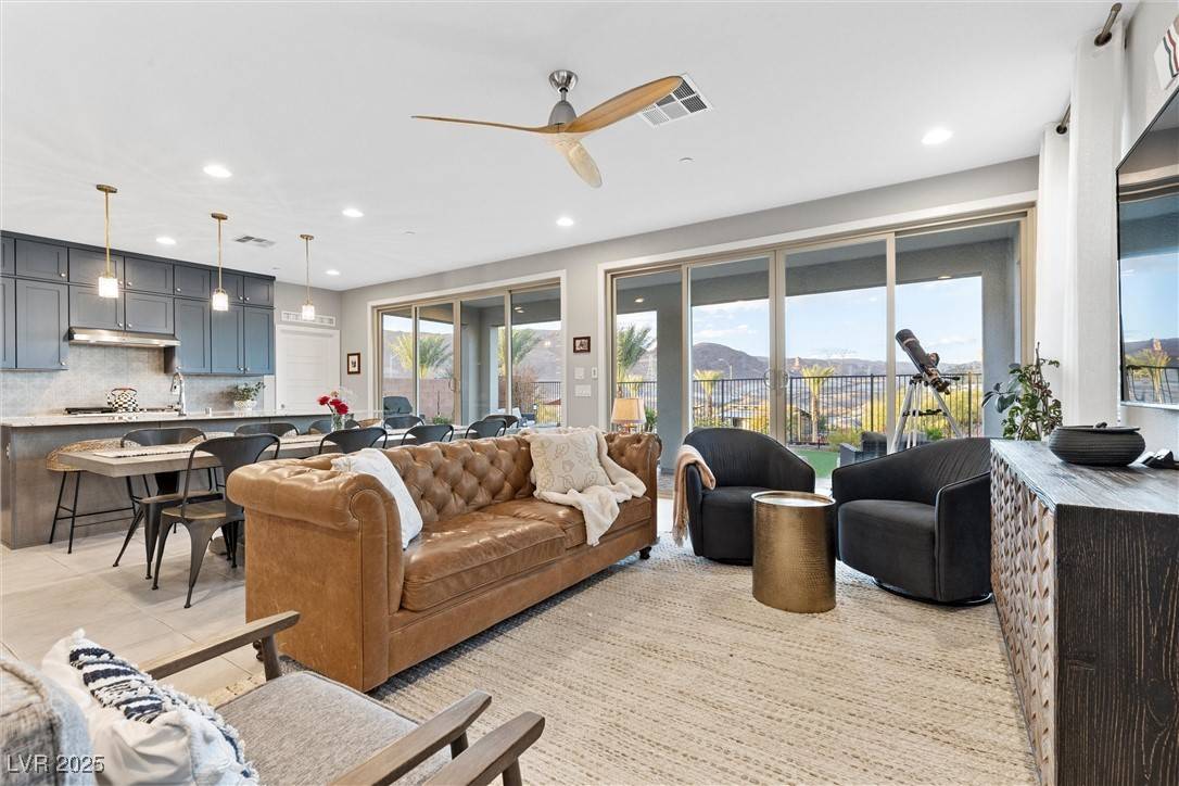 Henderson, NV 89011,14 Parco Fiore CT