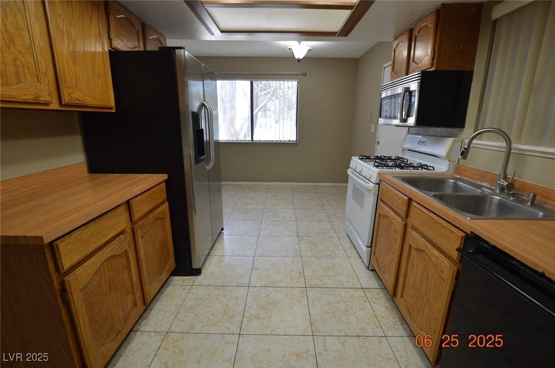 Las Vegas, NV 89103,4277 Ridgeview DR