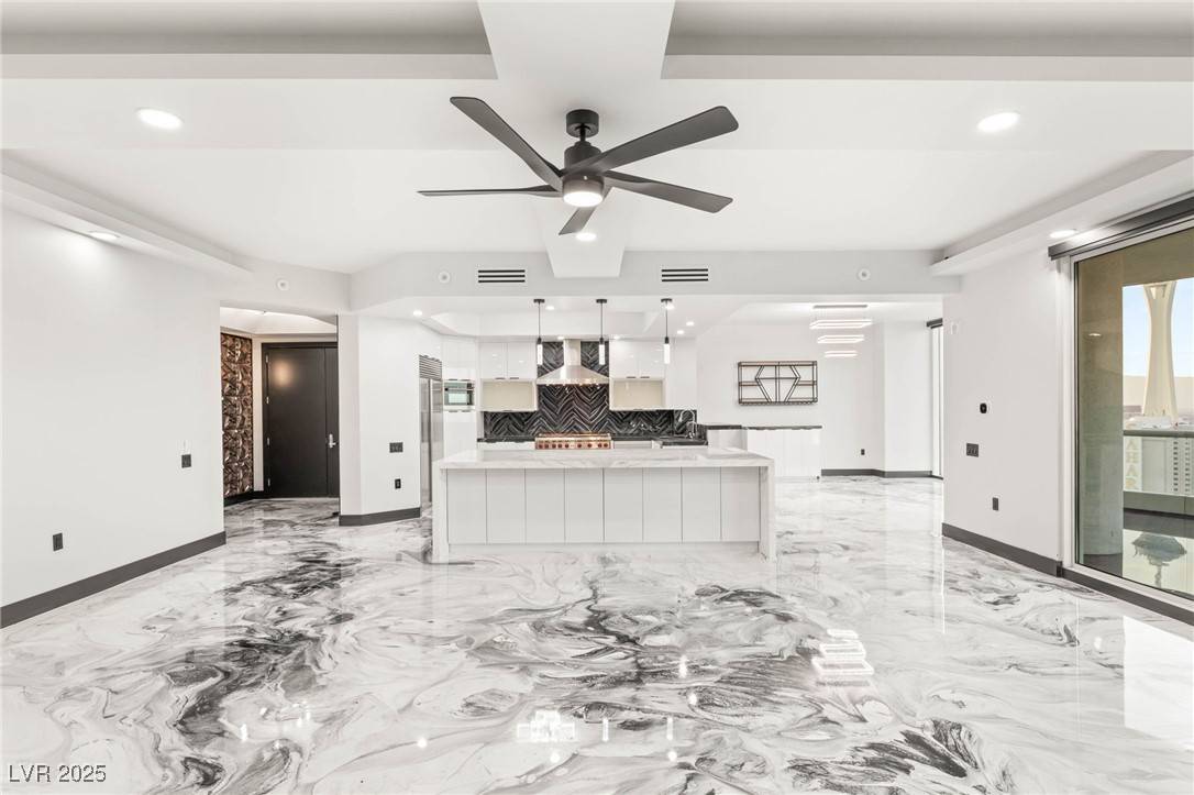 Las Vegas, NV 89109,2777 Paradise RD #2801
