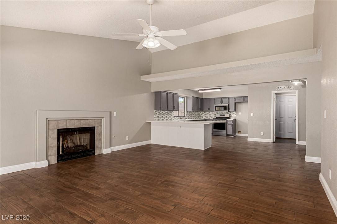 Las Vegas, NV 89156,5734 Duval DR