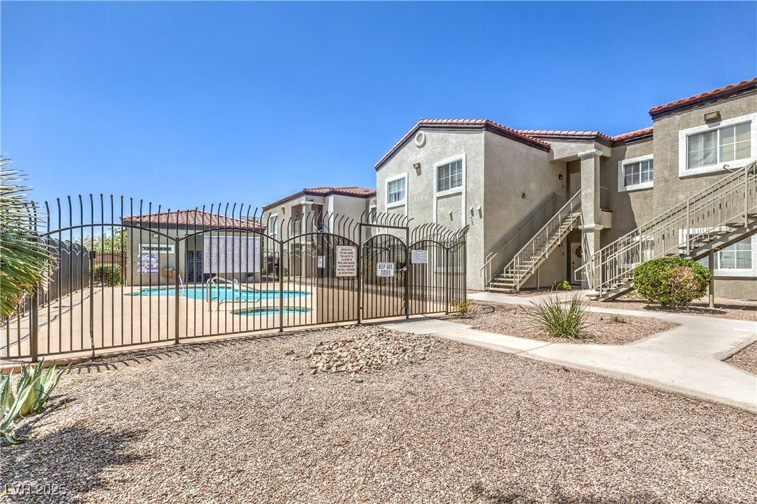 Las Vegas, NV 89113,6160 Rumrill ST #215