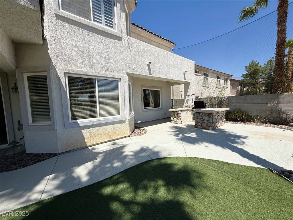 Las Vegas, NV 89148,122 Cascade Lake ST