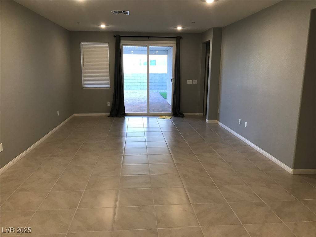Las Vegas, NV 89166,10195 Handline Chute ST