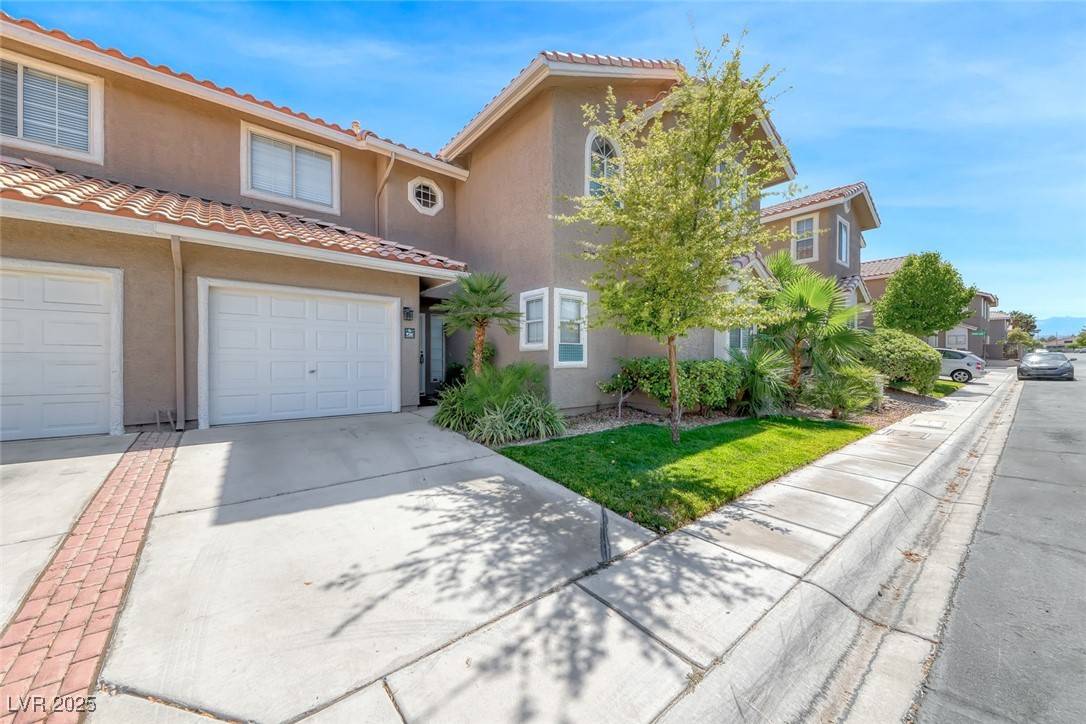 Las Vegas, NV 89117,9261 Apache Springs DR