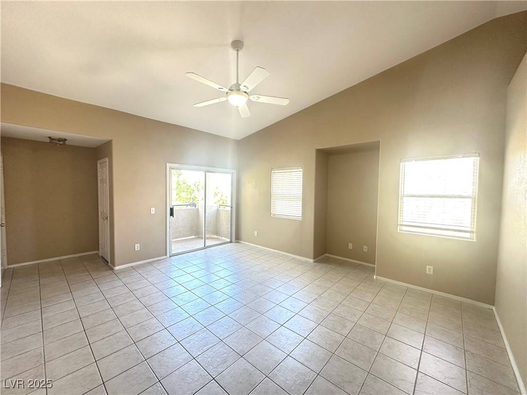 Las Vegas, NV 89117,2001 Quartz Cliff ST #207