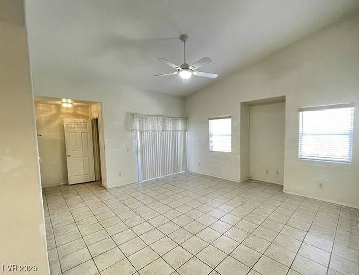 Las Vegas, NV 89117,2001 Quartz Cliff ST #207
