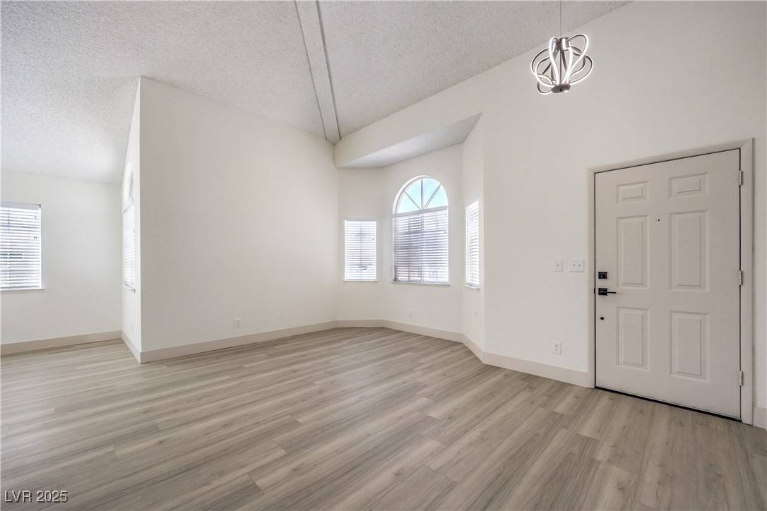 Las Vegas, NV 89156,7253 Alsop CT