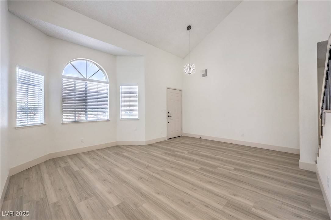 Las Vegas, NV 89156,7253 Alsop CT