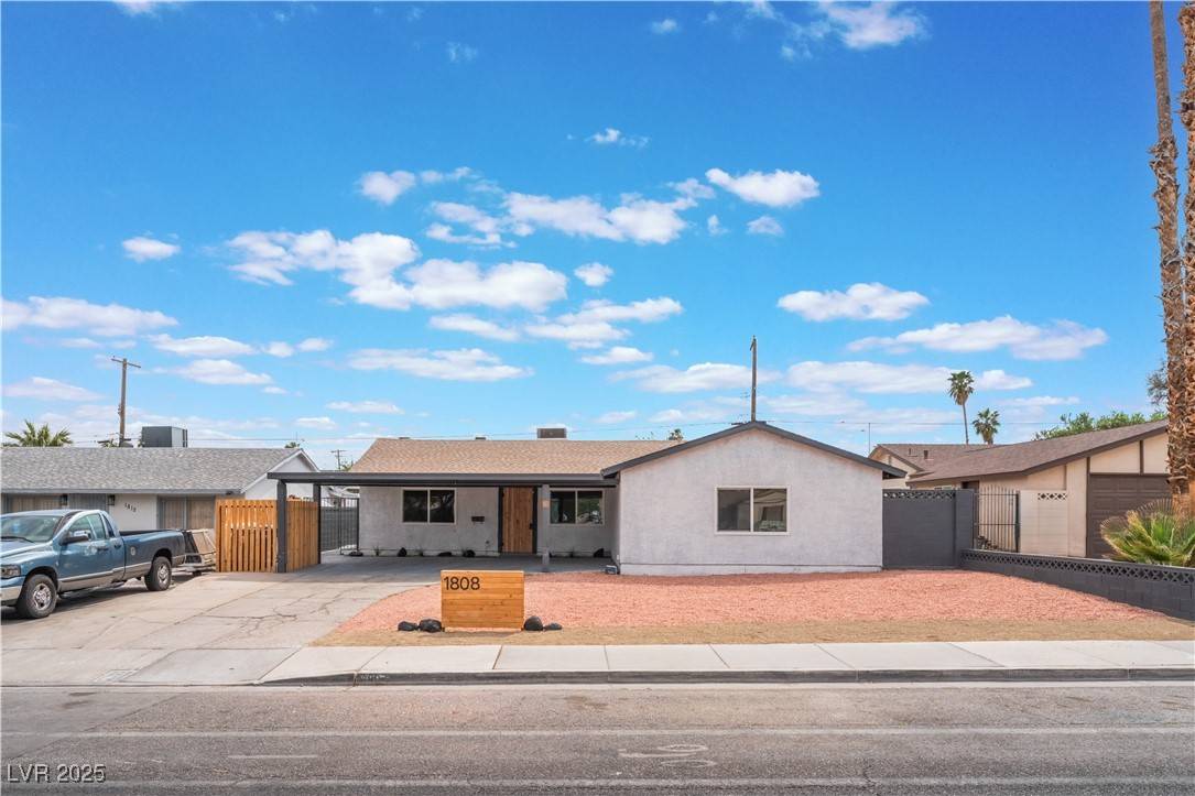 Las Vegas, NV 89104,1808 E Saint Louis AVE