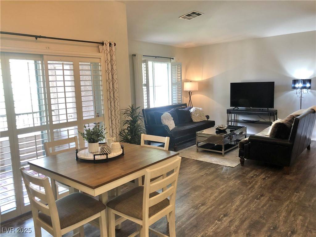 Las Vegas, NV 89144,1004 DUCKHORN CT #201