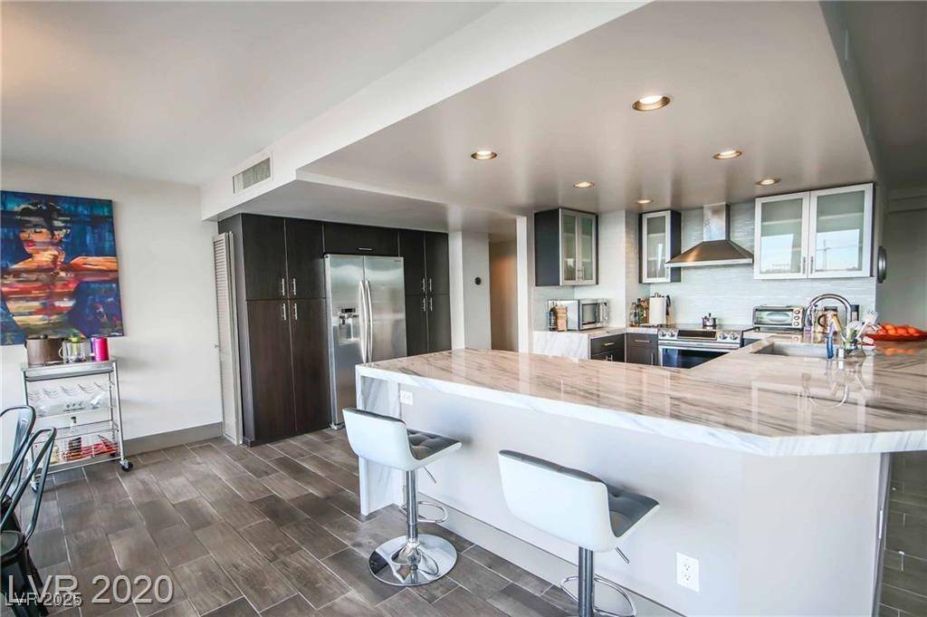 Las Vegas, NV 89109,3111 BEL AIR DR #4B