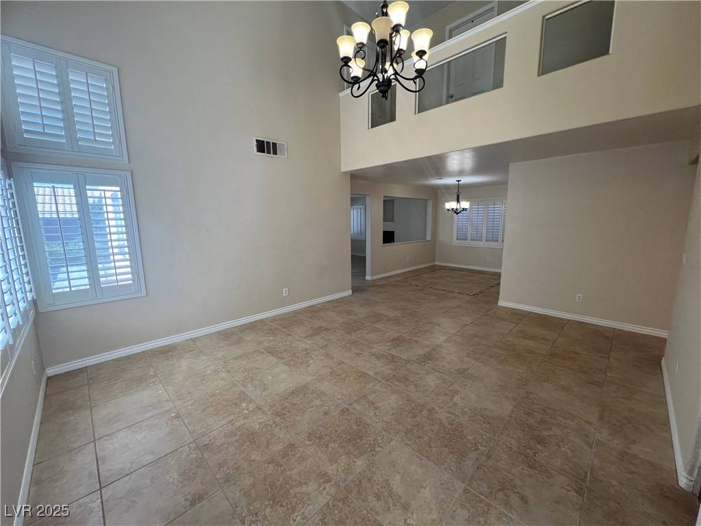 Las Vegas, NV 89117,9923 Pioneer AVE