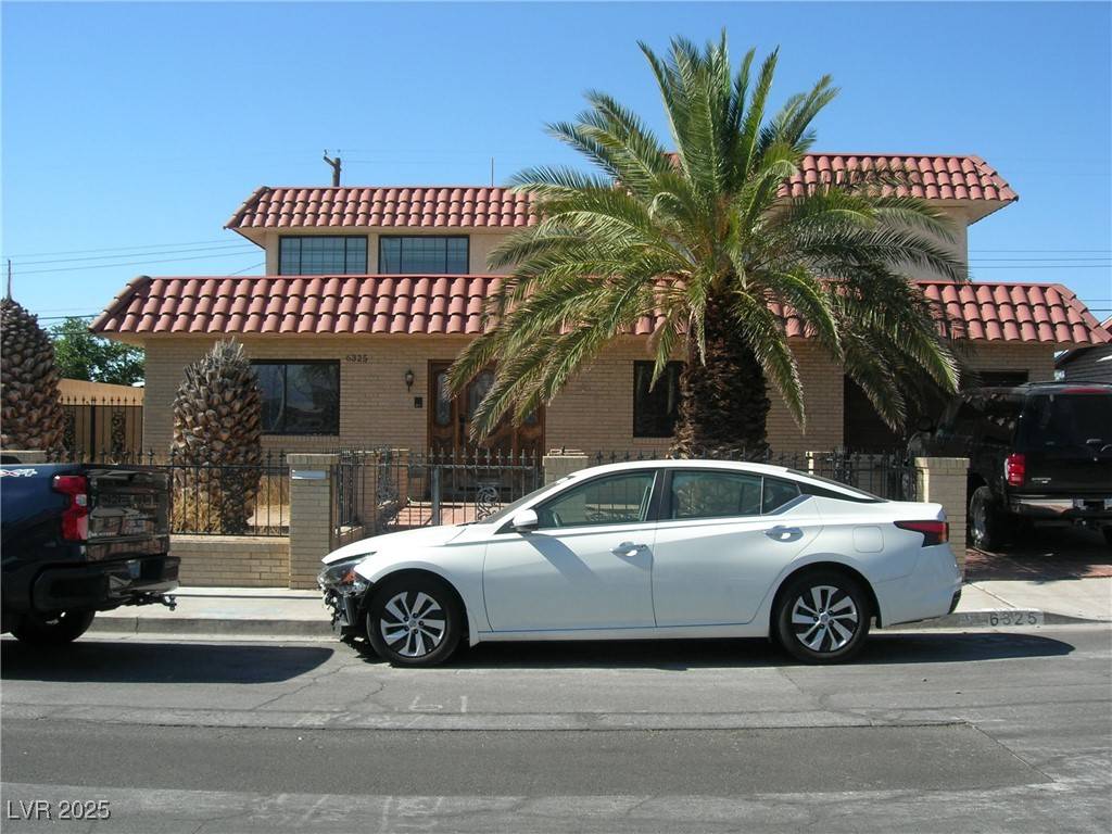 Las Vegas, NV 89107,6325 Burgundy WAY