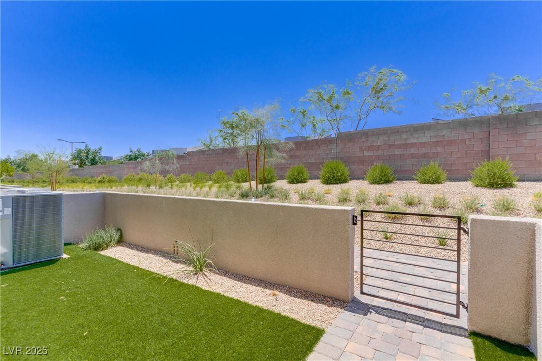 Las Vegas, NV 89138,600 N Carriage Hill DR #1007