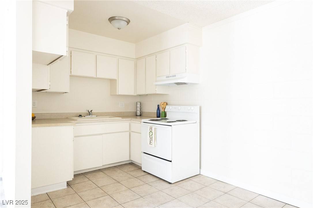 Las Vegas, NV 89169,605 S Royal Crest CIR #8