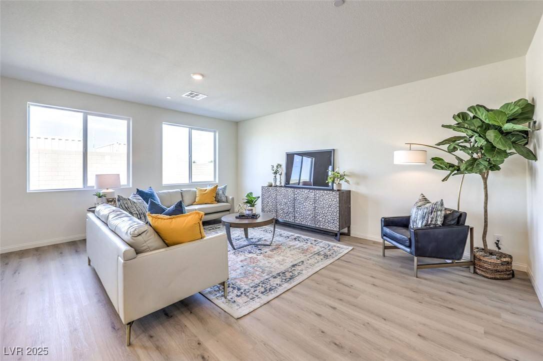Henderson, NV 89011,549 Ruby Robin AVE #751