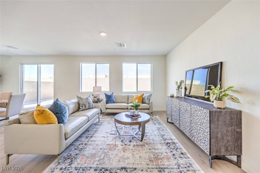 Henderson, NV 89011,549 Ruby Robin AVE #751