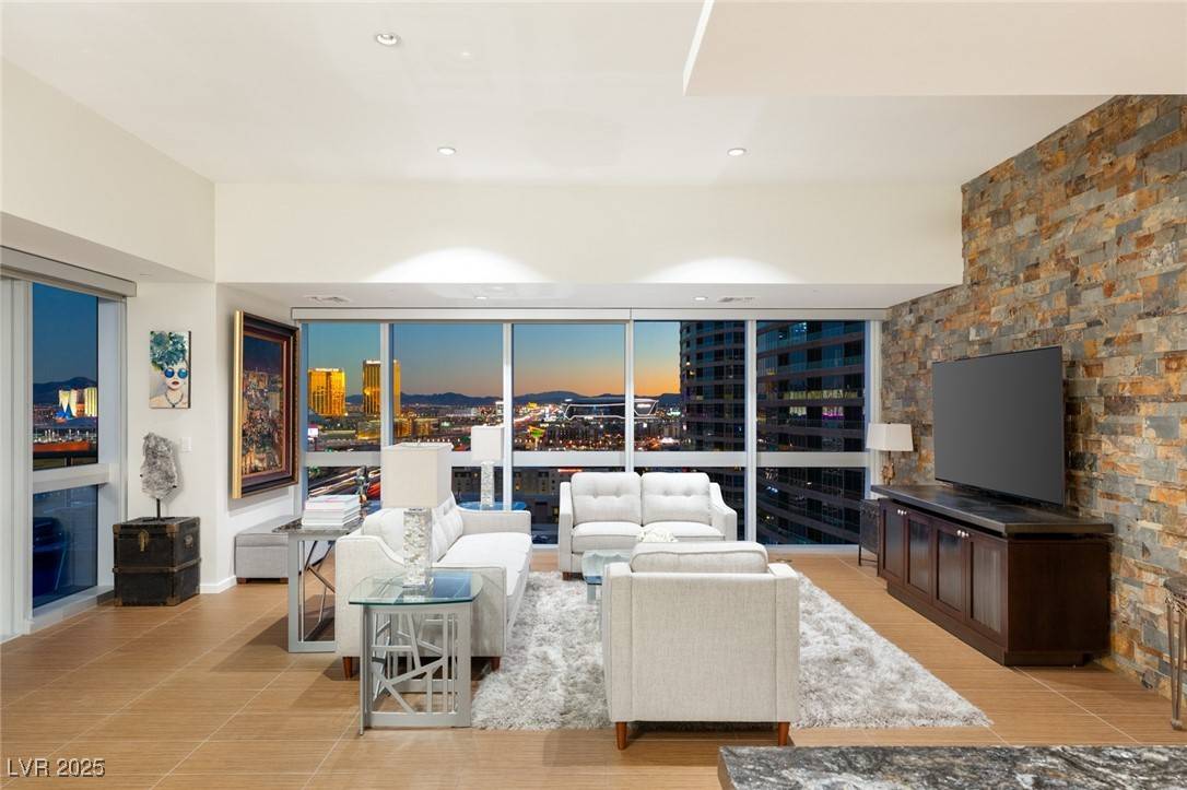 Las Vegas, NV 89103,4471 DEAN MARTIN DR #1707