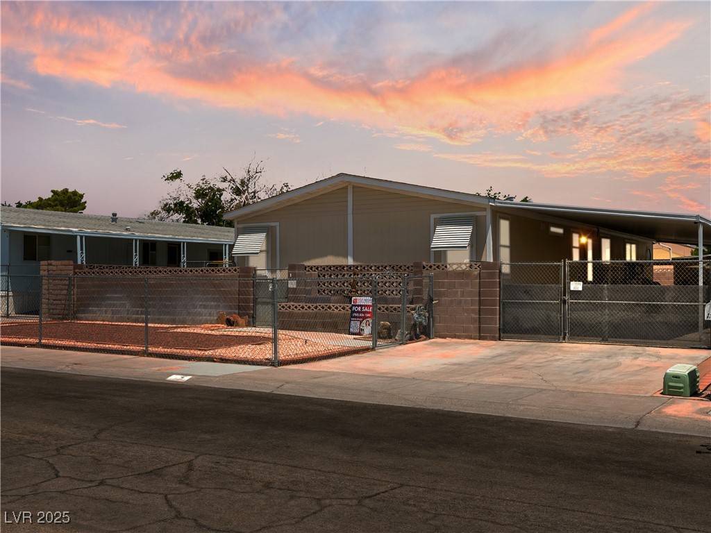 Las Vegas, NV 89108,6436 Hartman ST