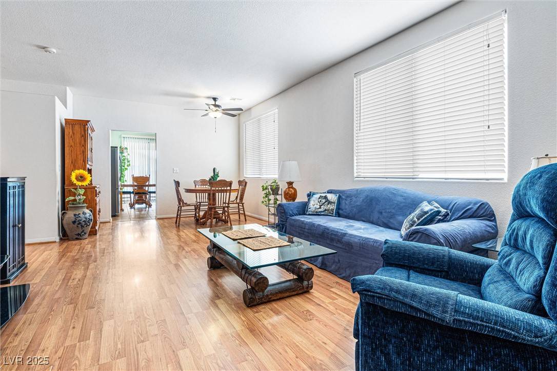 Las Vegas, NV 89147,8853 Kingswood DR