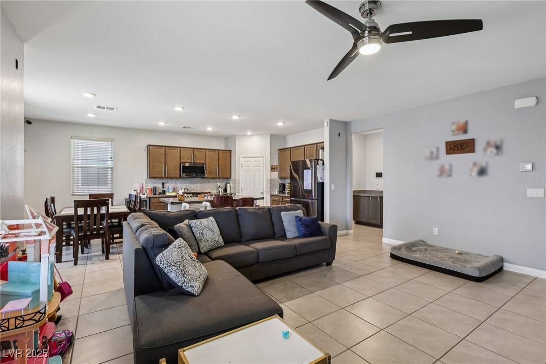 Las Vegas, NV 89122,5246 Belmont Mill CT