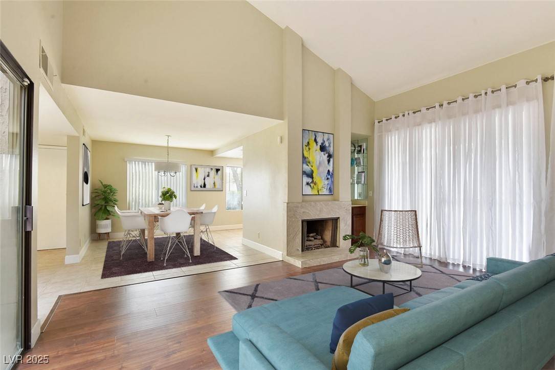 Las Vegas, NV 89121,4687 Madreperla ST