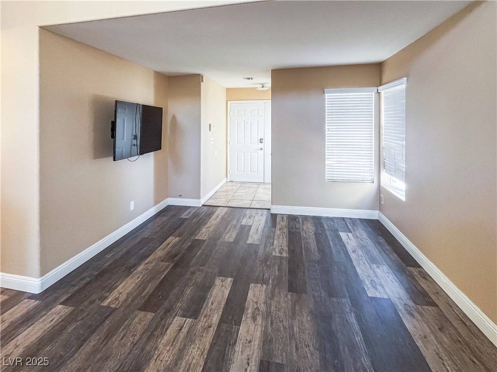 Las Vegas, NV 89145,8009 James Grayson DR