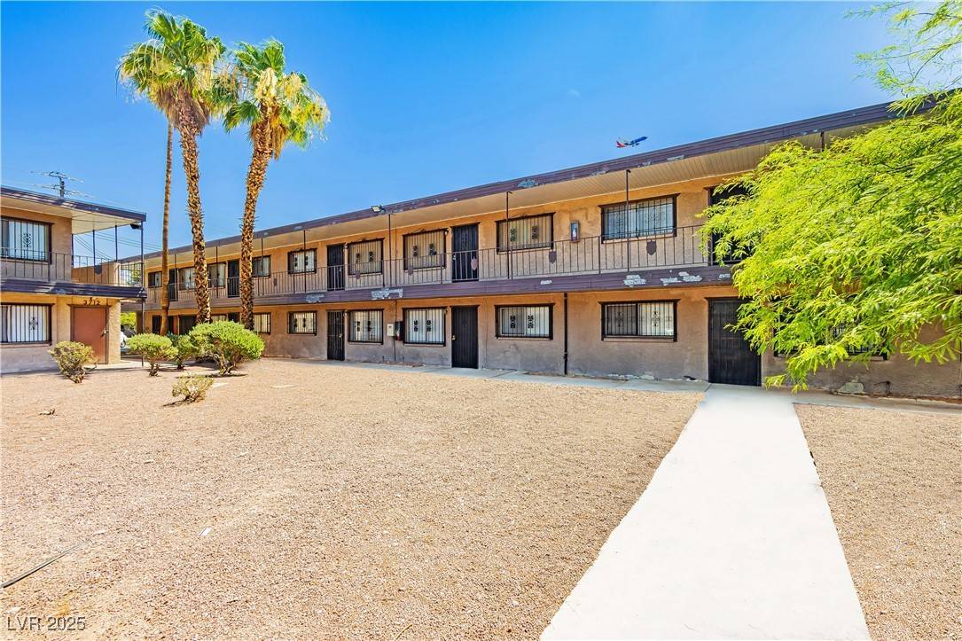 Las Vegas, NV 89119,3720 Royal Crest ST #6
