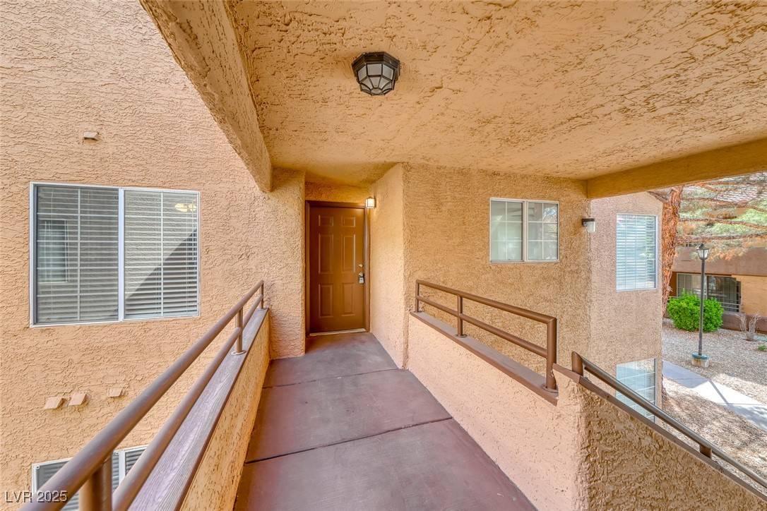 Las Vegas, NV 89117,2200 S Fort Apache RD #2209