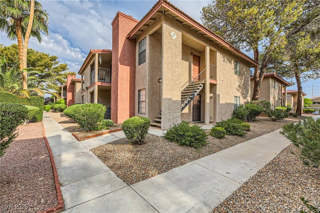 Las Vegas, NV 89103,5576 W Rochelle AVE #27C
