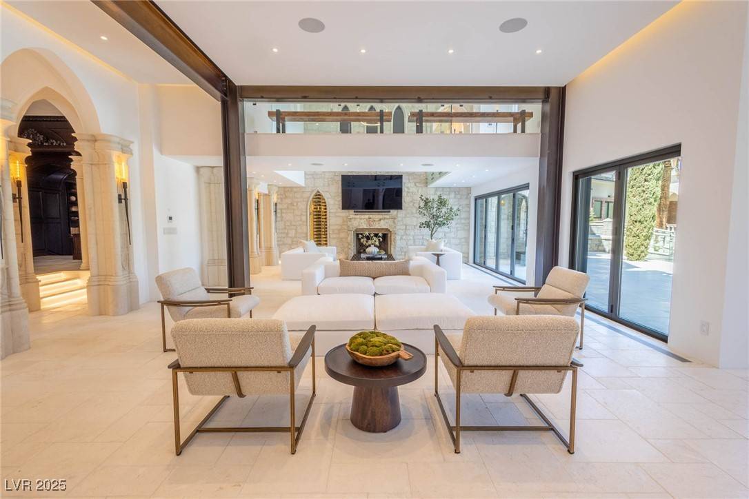 Las Vegas, NV 89117,2928 Coast Line CT