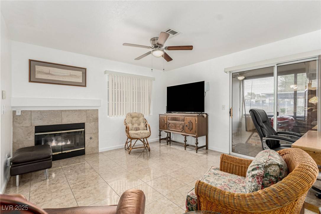 Las Vegas, NV 89121,2725 S Nellis BLVD #1037