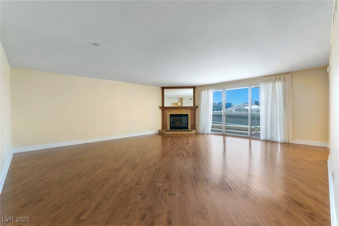 Las Vegas, NV 89109,2857 Paradise RD #802