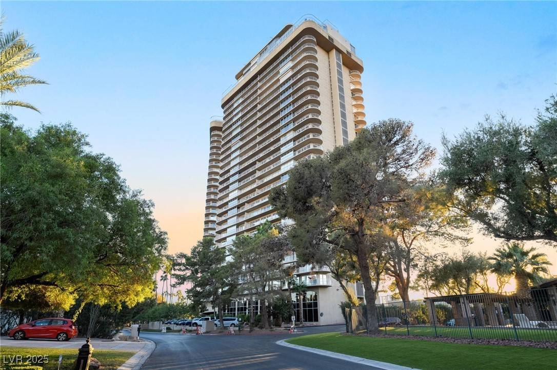 Las Vegas, NV 89109,3111 Bel Air DR #12E