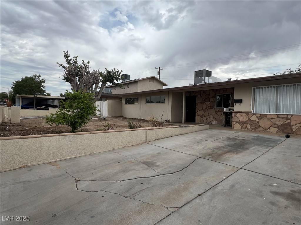 Las Vegas, NV 89108,1338 Smoke Tree AVE