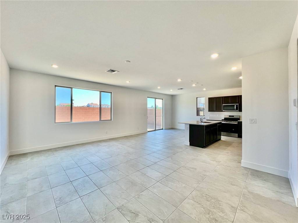 Las Vegas, NV 89113,7493 Delemont AVE
