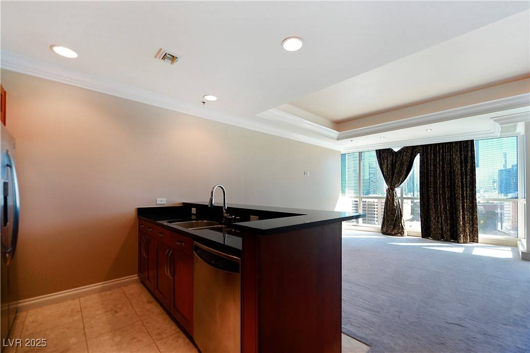 Las Vegas, NV 89103,4525 Dean Martin DR #1105