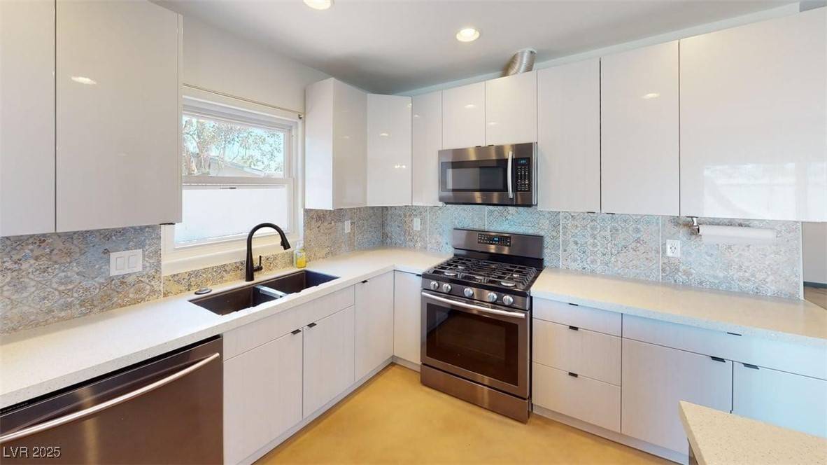 Las Vegas, NV 89169,1518 Golden Arrow DR