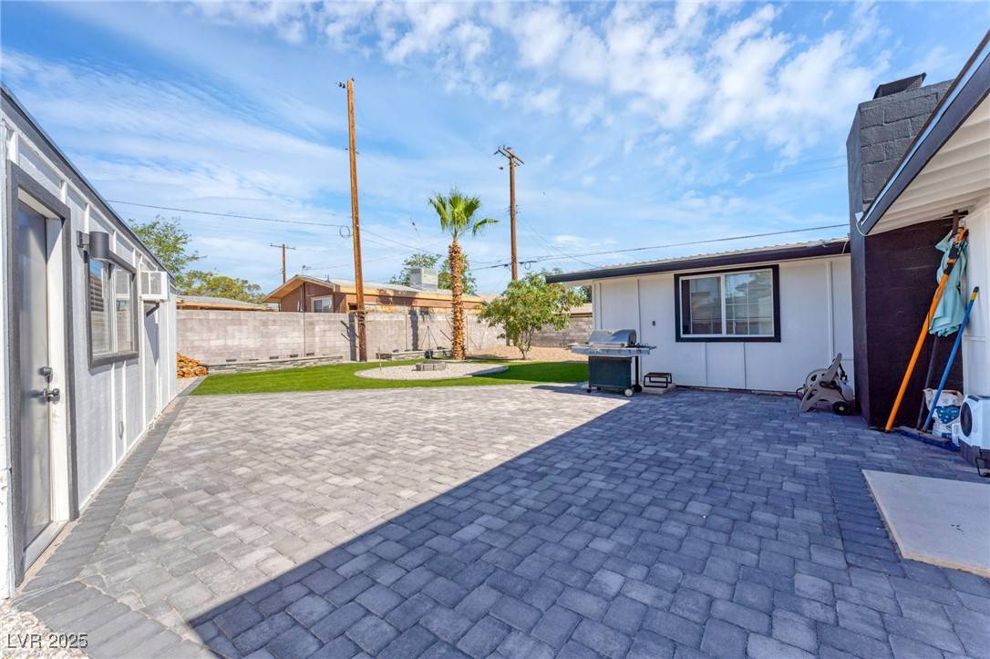 Las Vegas, NV 89107,705 Pelican CIR