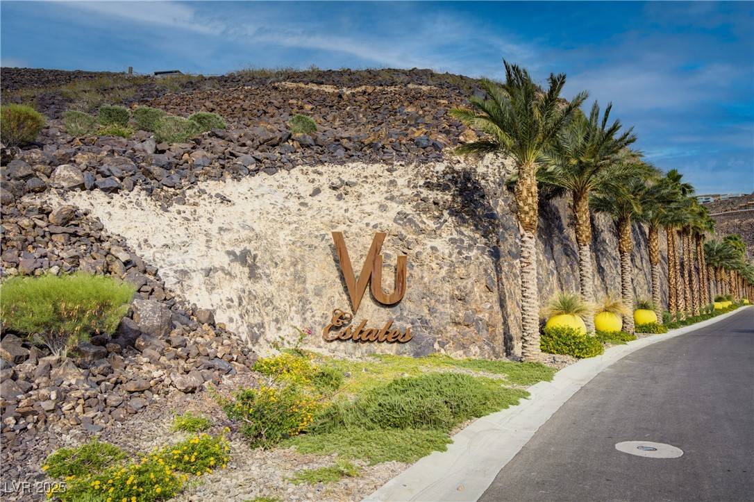 Henderson, NV 89012,386 Tranquil Peak CT