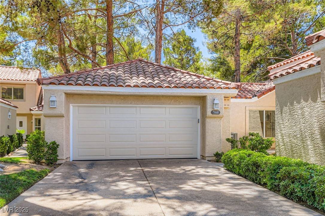 Las Vegas, NV 89113,7068 Bright Springs CT