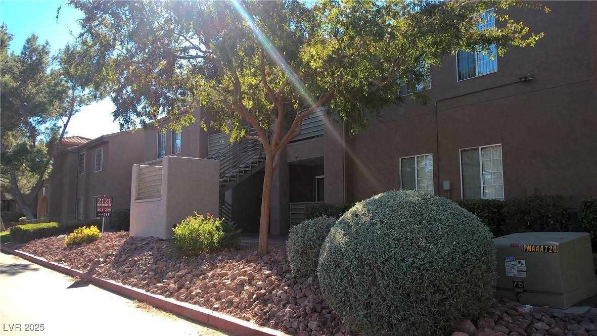 Las Vegas, NV 89128,2121 BLUE BREEZE DR #102
