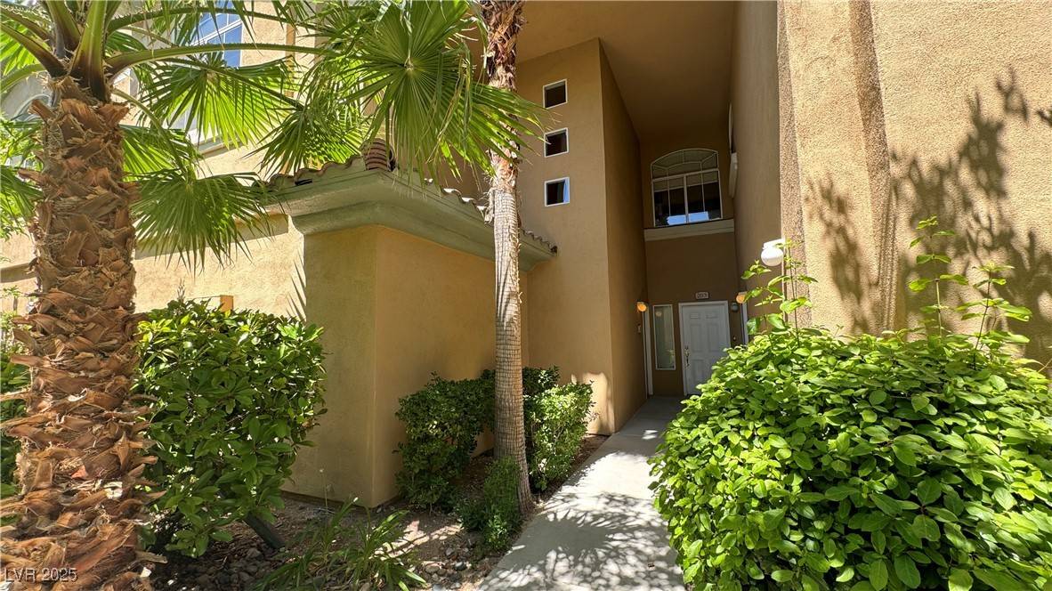 Las Vegas, NV 89128,8720 Red Brook DR #202