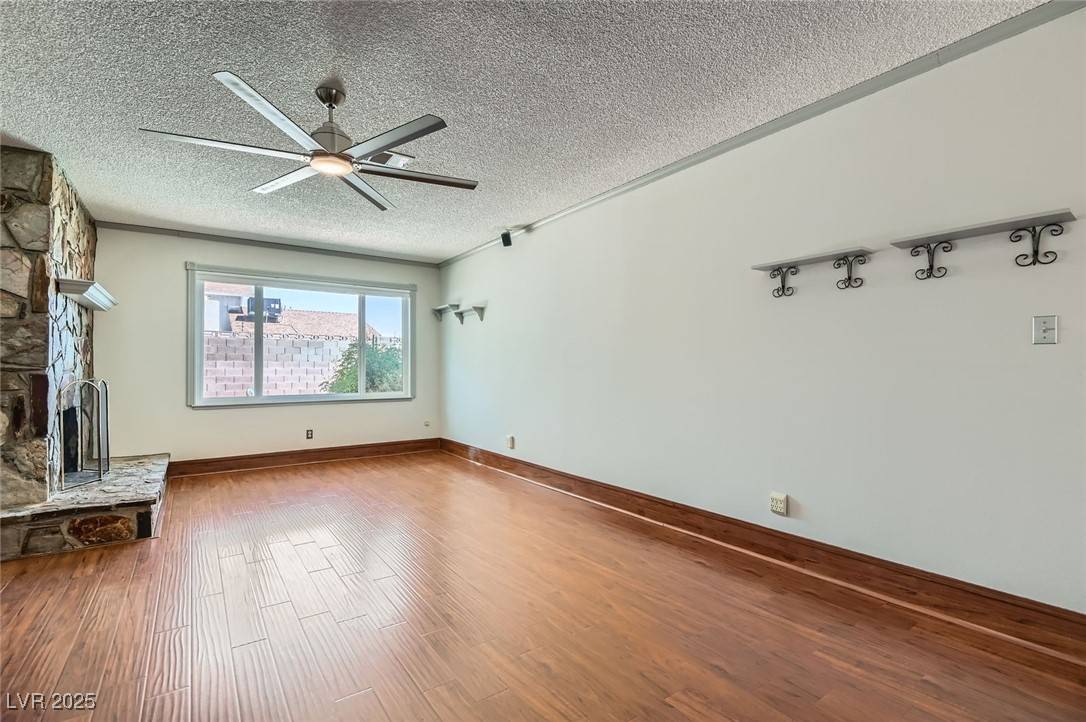 Las Vegas, NV 89145,7704 Peacock AVE