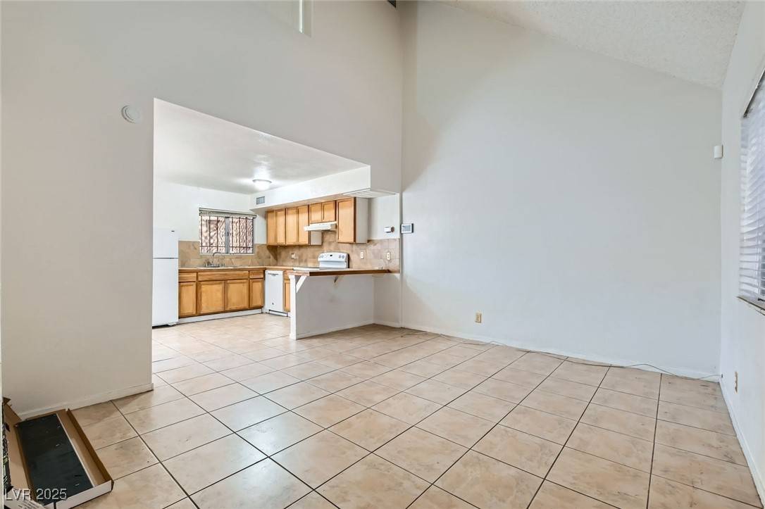 Las Vegas, NV 89119,5125 Gray LN #B